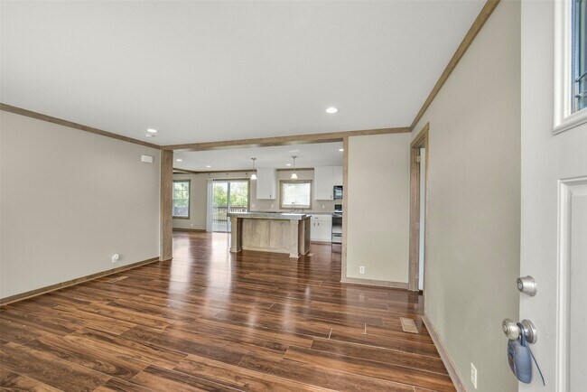 Building Photo - 1566 County Rd 610