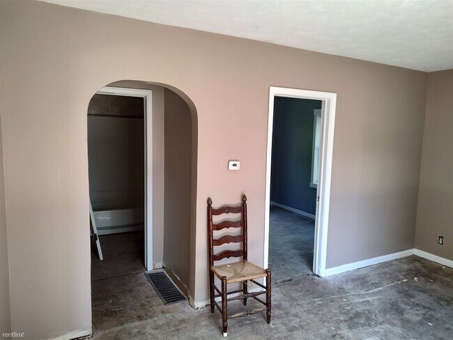 Building Photo - 2 br, 1 bath House - 3168 West Parkway Avenue