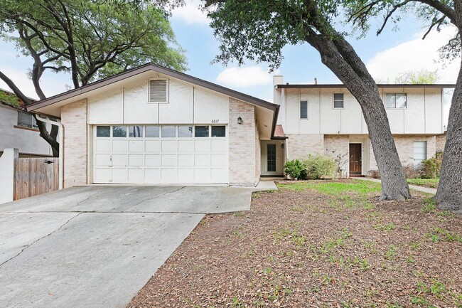 Building Photo - Leon Valley~Spacious 2 Bedroom~Updated Kitchen with Stainless Steel Appliances~2 Car Garage~Backyard