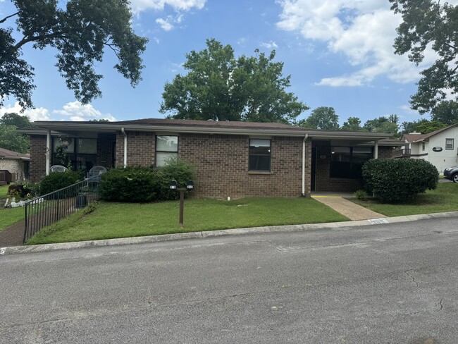 Building Photo - 369 Deer Lake Dr