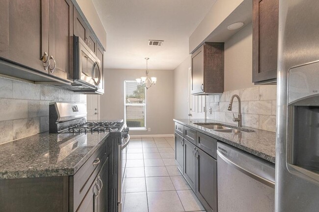 Building Photo - 1810 Nicole Cir