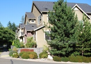 Building Photo - 10707 Ross Rd