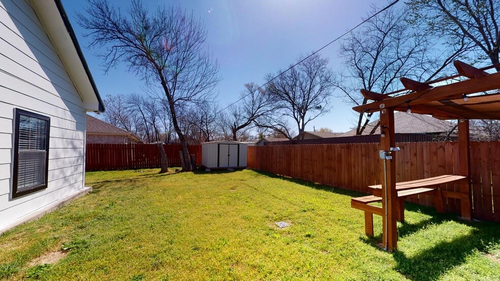 Building Photo - Spacious Victory Gardens home near Trammell Crow Park