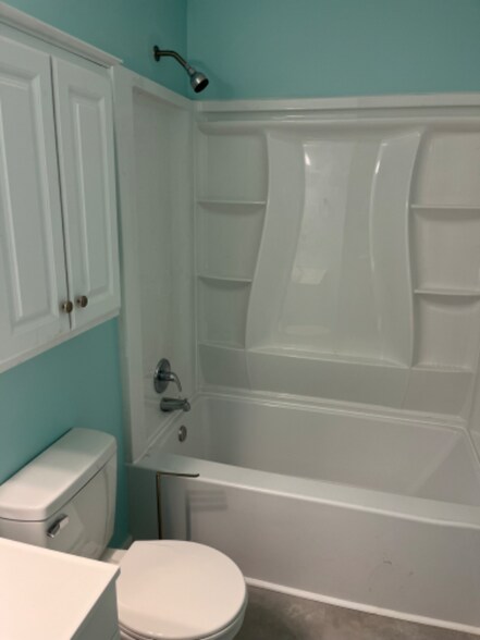 Building Photo - 3225 Hollyglen Ct
