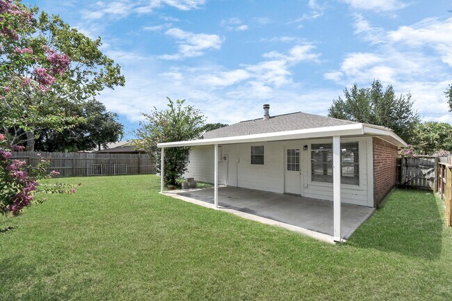 Building Photo - 14235 Bella Dr