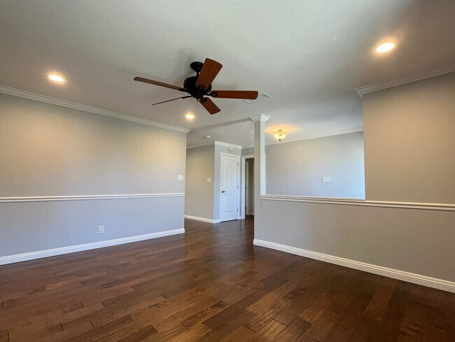 Building Photo - 2085 Warmlands Ave