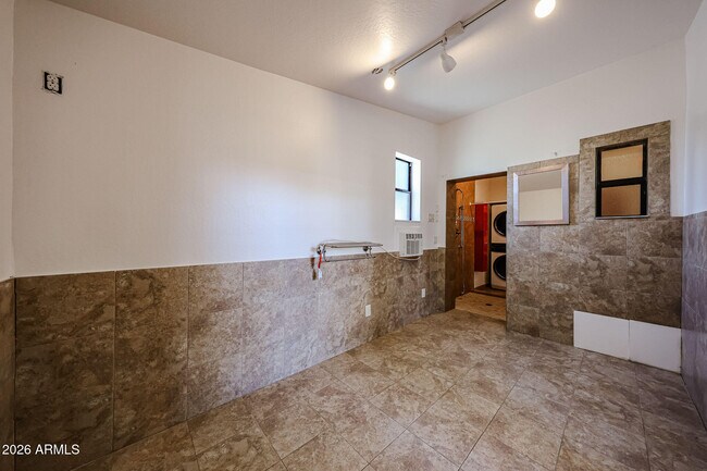 Building Photo - 6228 E Pershing Ave