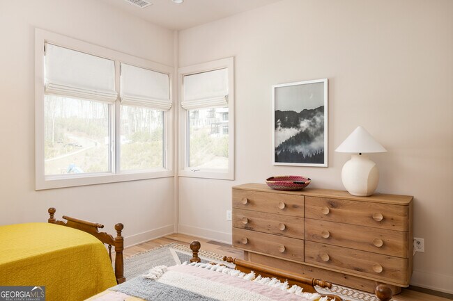 Building Photo - 1190 Mado Lp