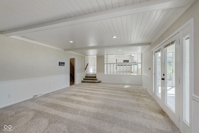 Building Photo - 3037 Golfview Dr