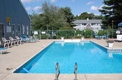 Building Photo - 330 Sunderland Rd