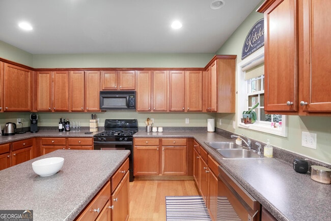 Building Photo - 1360 Silvergate Dr