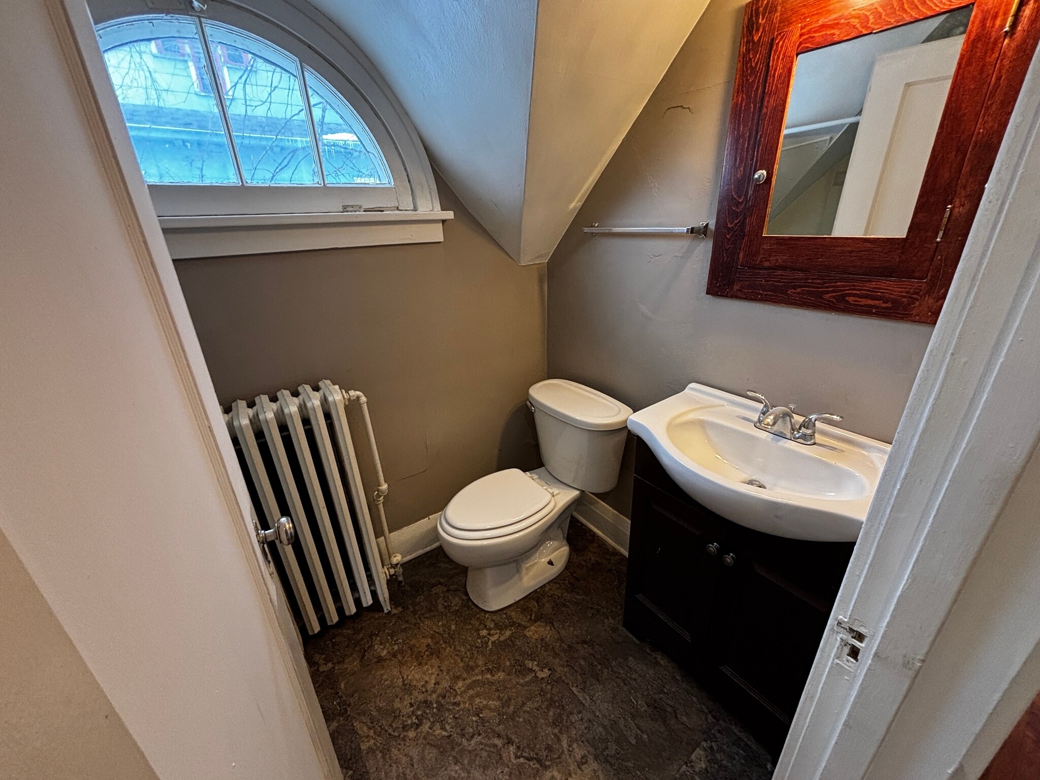 Building Photo - 523 S Mill St