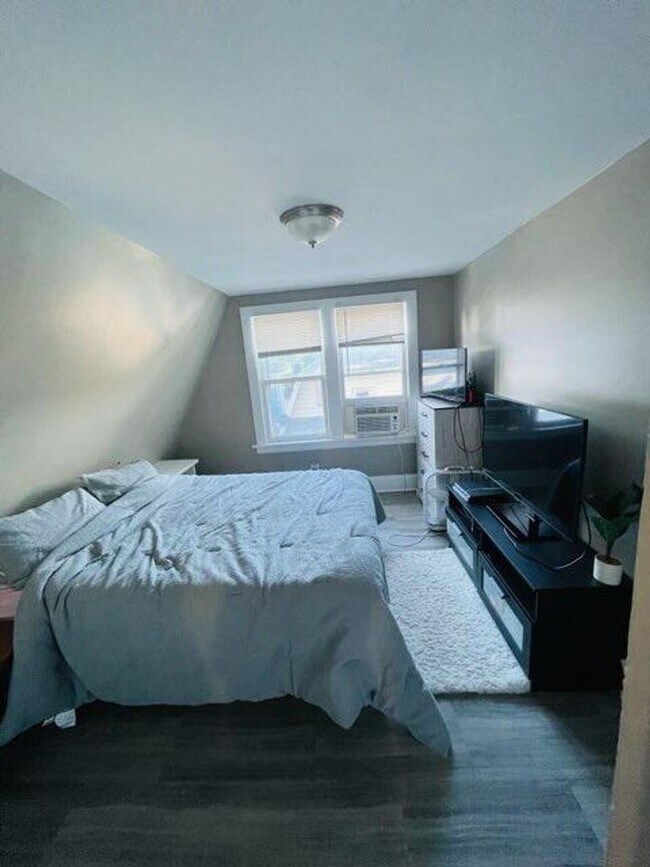 Building Photo - 108 1/2 W Filbert Street