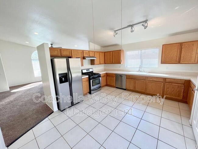 Building Photo - 66028 Mission Lakes Blvd