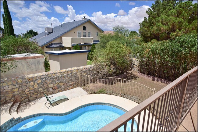 Building Photo - 2041 Shadow Ridge Dr