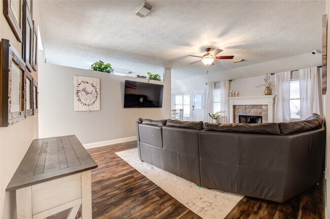 Building Photo - 5143 W Harrow Dr