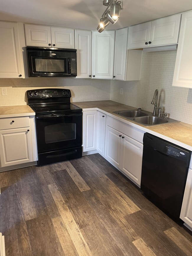 Building Photo - 172 Kitty Hawk Square