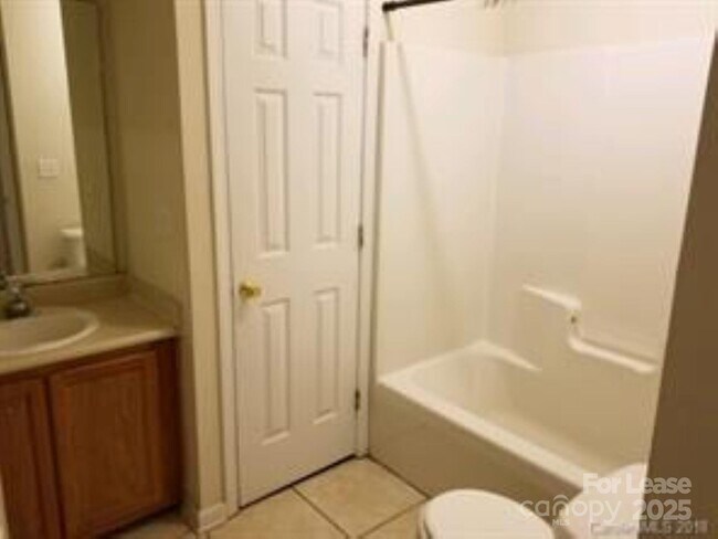 Building Photo - 437 Cedarcroft Dr