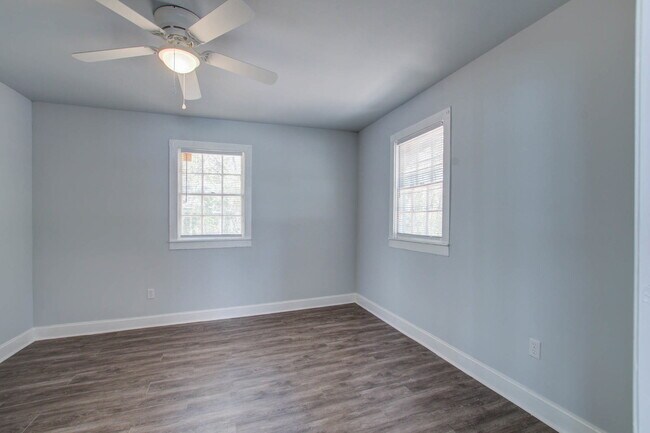 Building Photo - 1840 Dillway St