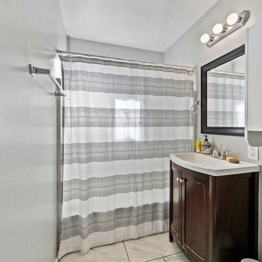 Interior Photo - 1855 Stanley Ave.