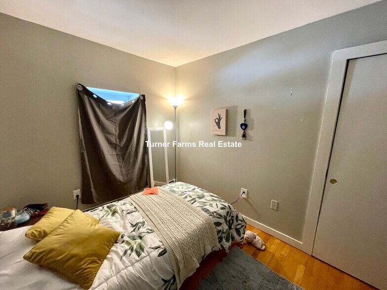 Building Photo - 42 Sewall St