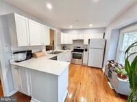 Building Photo - 9710 Lakepointe Dr