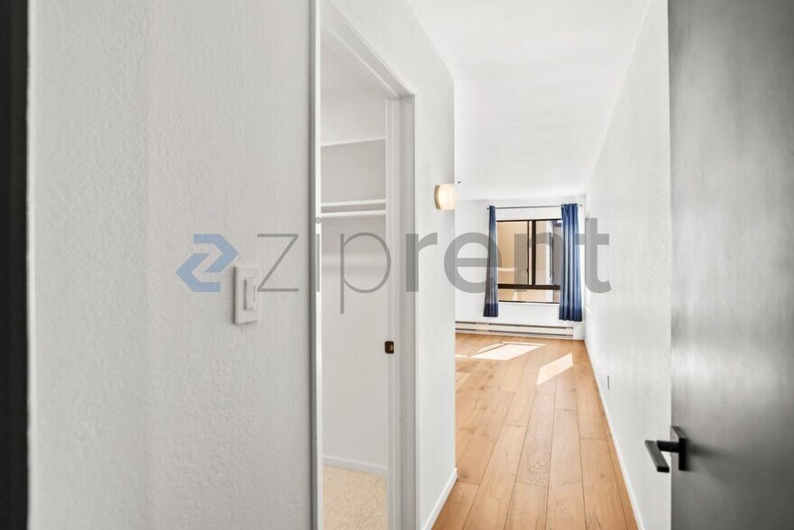 Building Photo - Unit 454