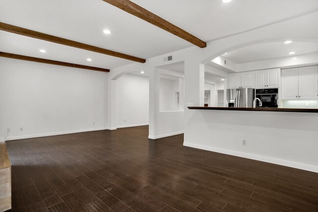 Building Photo - UPDATED LUXURY MALIBU CONDO!