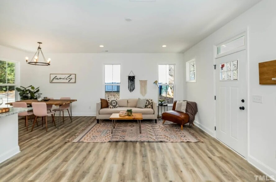 Building Photo - 2807 Cannada Ave