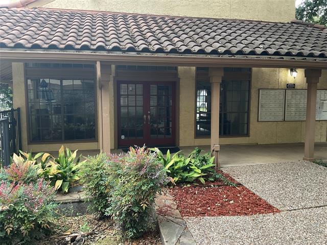 Building Photo - 7640 W Greenway Blvd