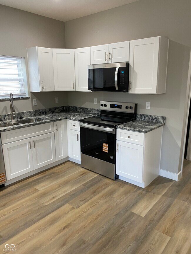 Building Photo - 931 N Beville Ave