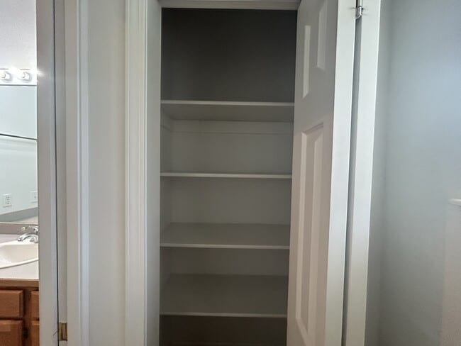 Building Photo - 15 Fairway Dr