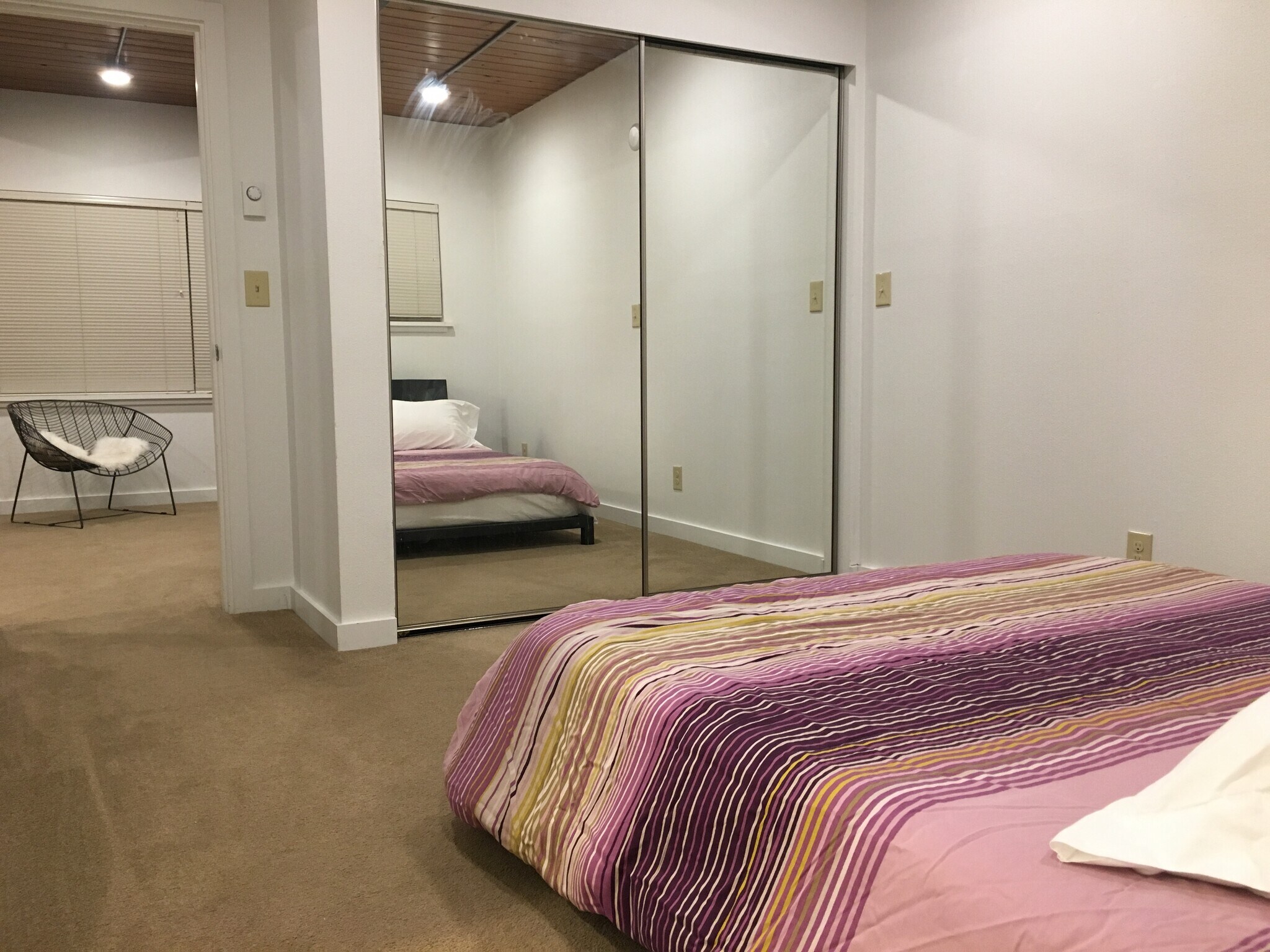 Building Photo - 2318 NE 51st St