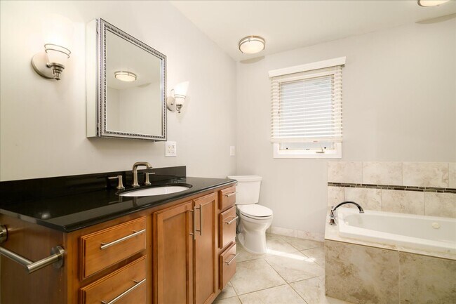 Building Photo - 38291 River Park Dr