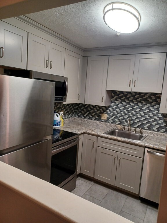 Building Photo - 151 Bittersweet Ln