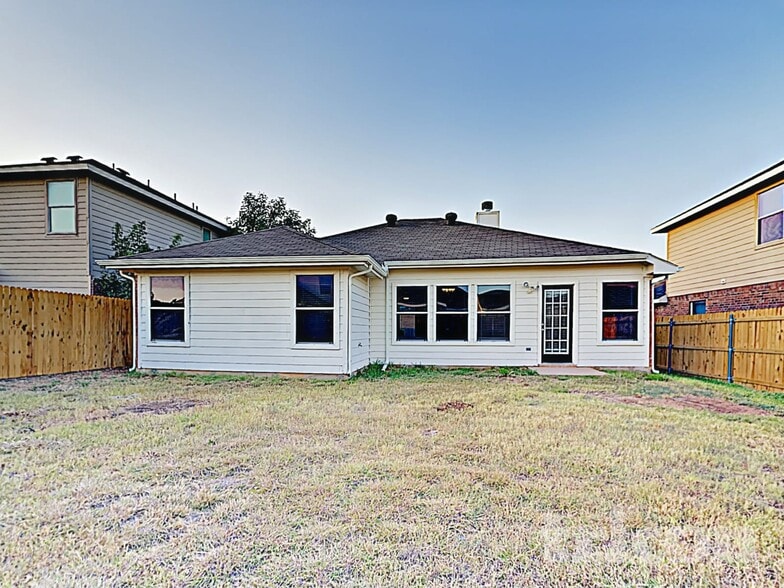 Building Photo - 3469 Cayman Dr