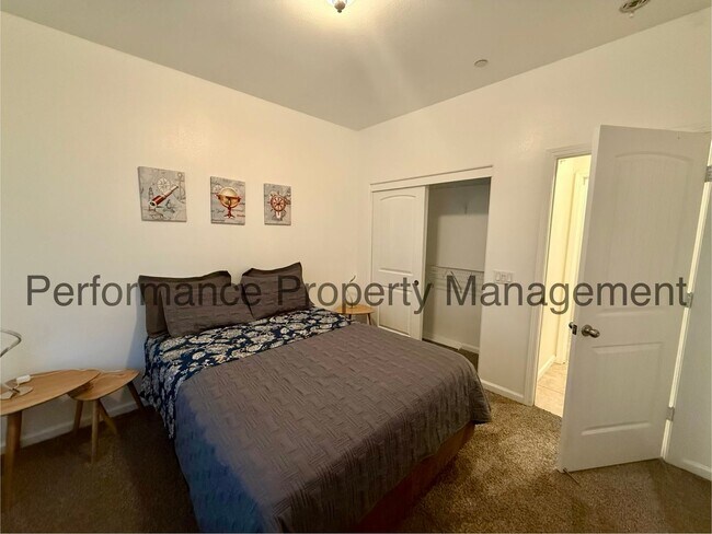 Building Photo - Spacious 4 Bed/2 Bath SW Bakersfield Home w/ RBP & $0 Deposit Option