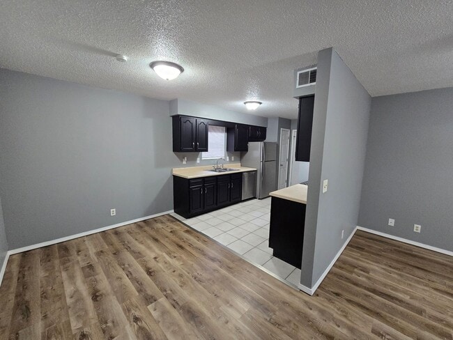 Building Photo - 3 Bedroom, 2 bath house