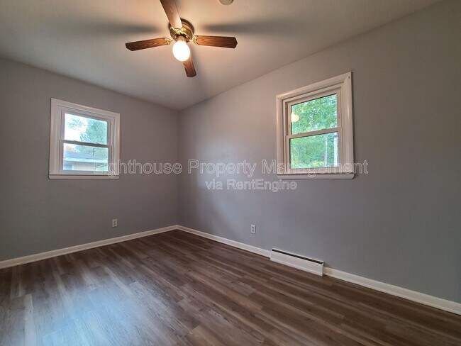 Building Photo - 1877 E Ogden Ave