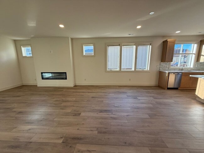 Building Photo - Now renting brand-new 3 bedroom, one study...