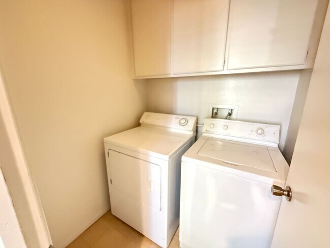 Building Photo - 3 Bedroom Condo available in Arroyo Grande