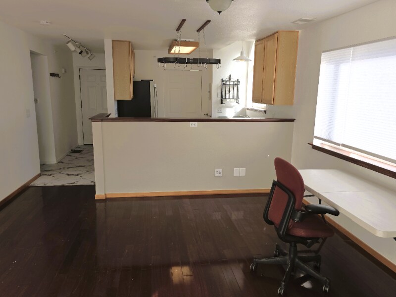 Building Photo - 2850 Aurora Ave