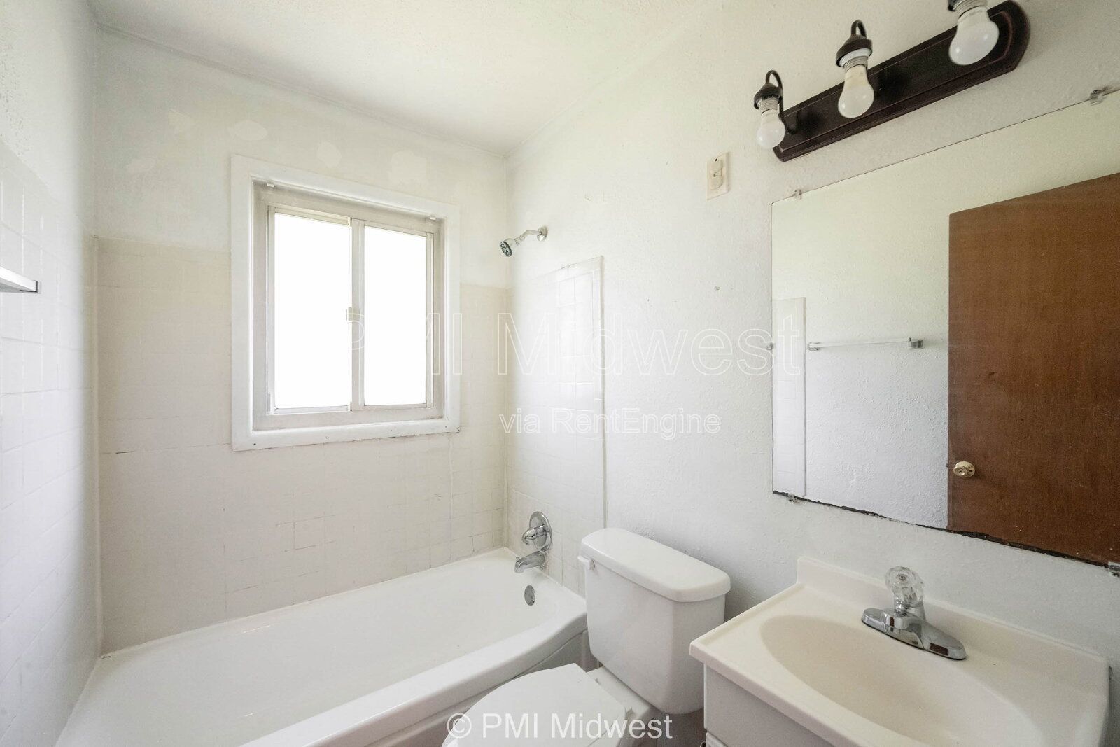 Building Photo - 8124 E 37th Pl