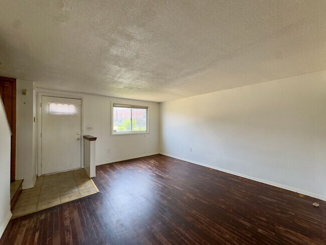 Building Photo - Charming 3 Bedroom/ 1.5 Bathroom Townhome in Frankford, MD!