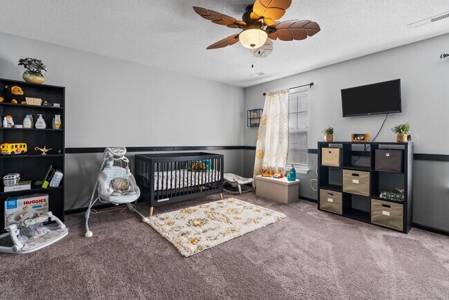 Building Photo - Luxurious 5-Bed, 2.5-Bath Home with Solar Panels in Newport News