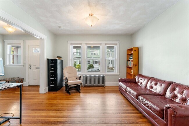 Building Photo - 15 Carney St