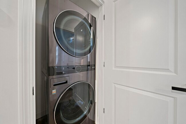 Building Photo - 22 Madison Ave