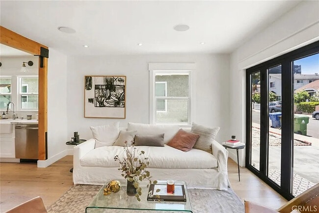 Building Photo - 3816 Goldwyn Terrace