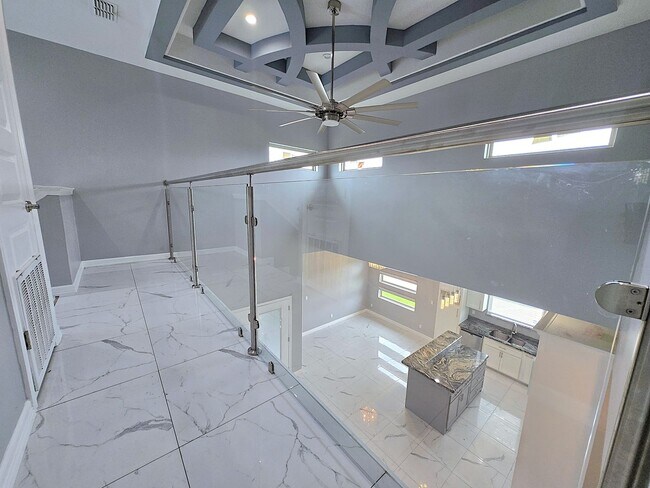 Building Photo - Beautiful Modern 4 Bed/3 Bath/2 Gar Centra...