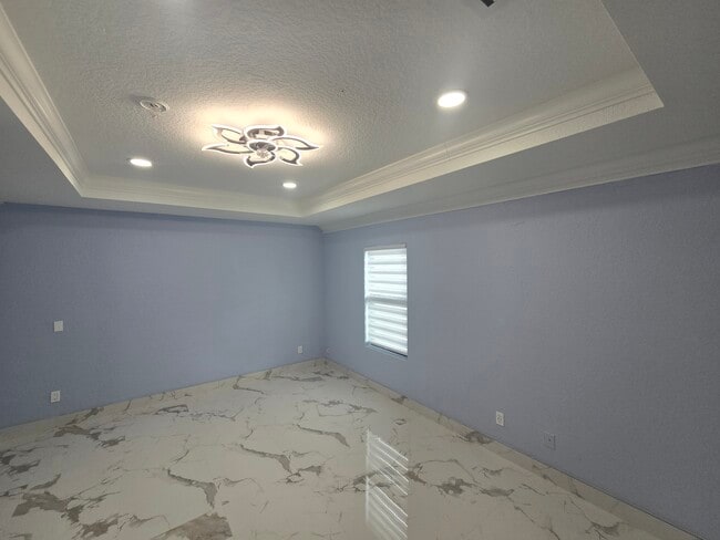 Building Photo - 716 Truman St